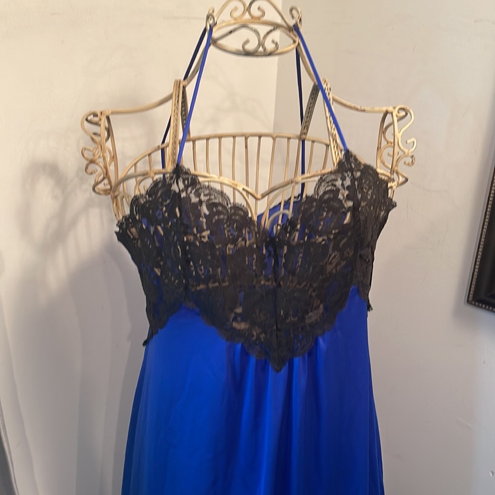 JASMINE BLUE & BLACK NIGHTGOWN MEDIUM LACE TOP